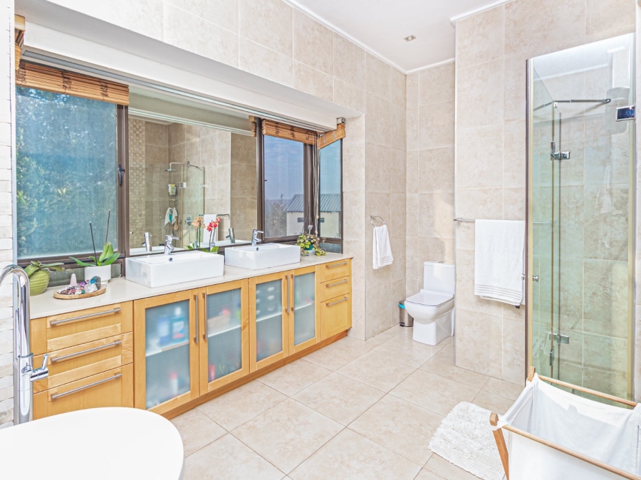 4 Bedroom Property for Sale in Copperleaf Estate Gauteng
