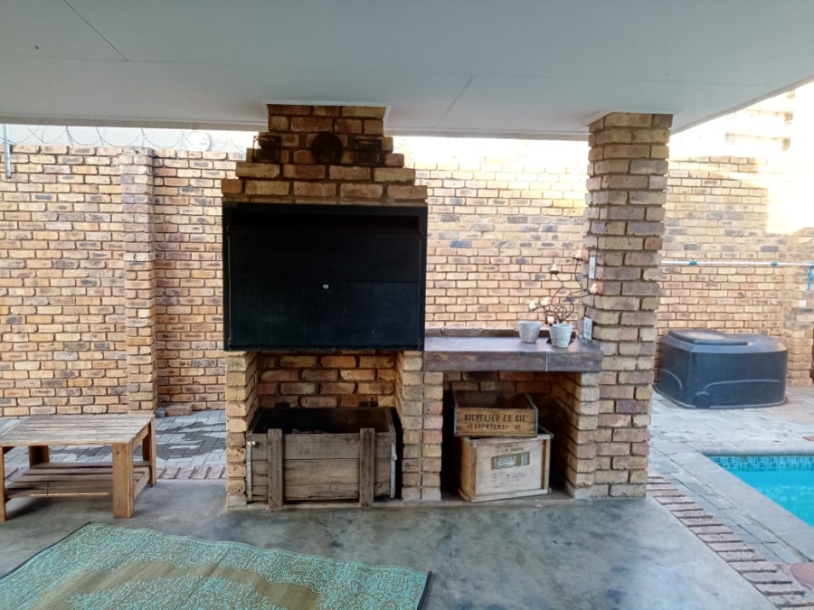 3 Bedroom Property for Sale in Weavind Park Gauteng