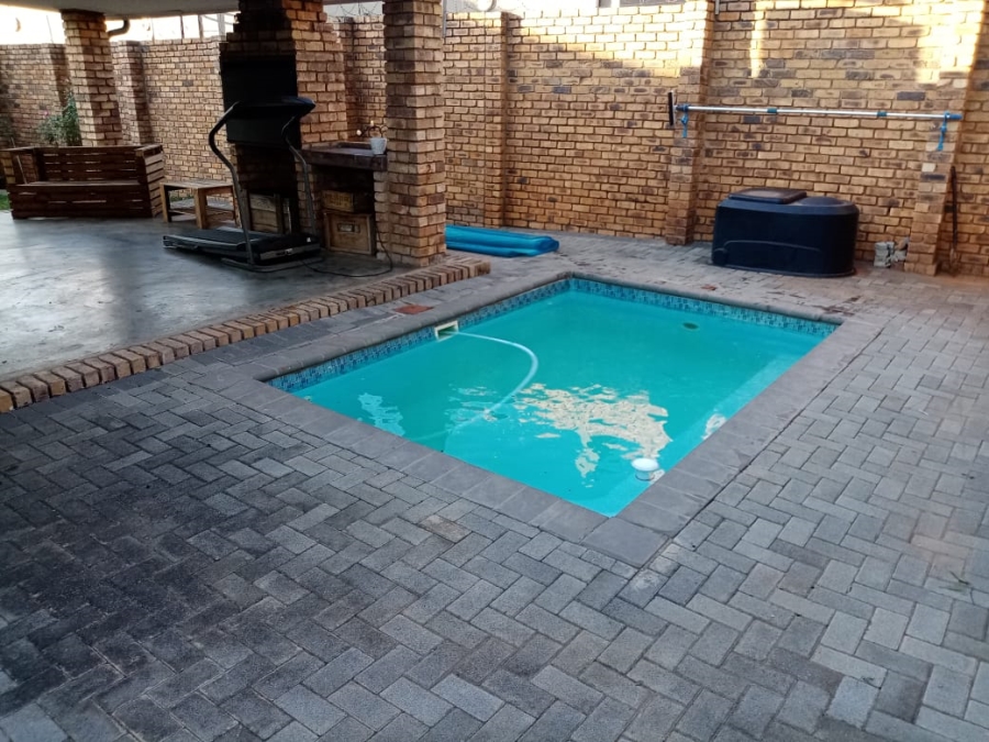 3 Bedroom Property for Sale in Weavind Park Gauteng
