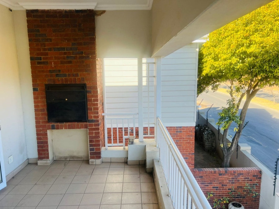 2 Bedroom Property for Sale in Greenstone Hill Gauteng