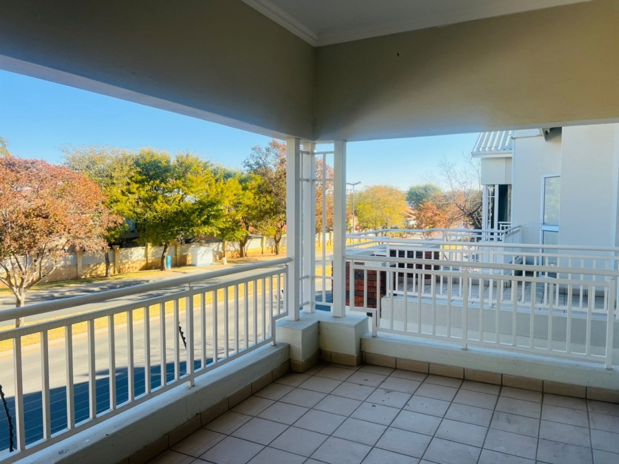 2 Bedroom Property for Sale in Greenstone Hill Gauteng