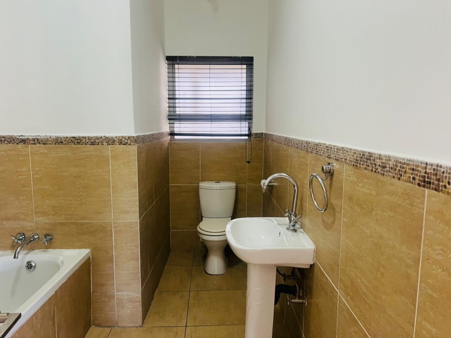 2 Bedroom Property for Sale in Greenstone Hill Gauteng