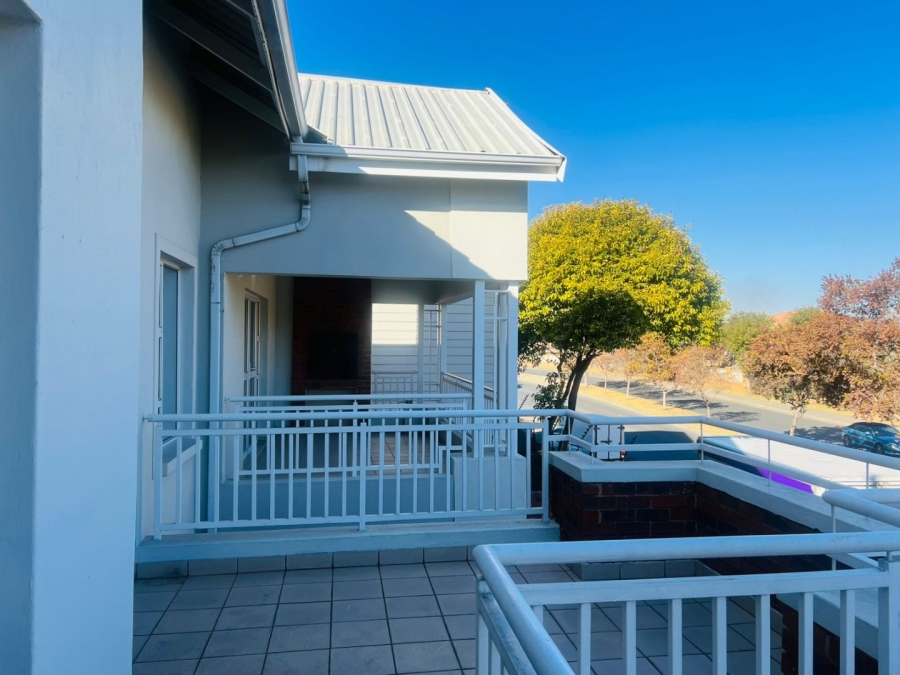 2 Bedroom Property for Sale in Greenstone Hill Gauteng