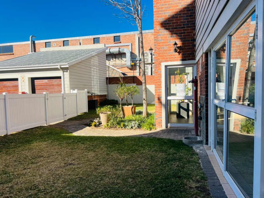 2 Bedroom Property for Sale in Greenstone Hill Gauteng