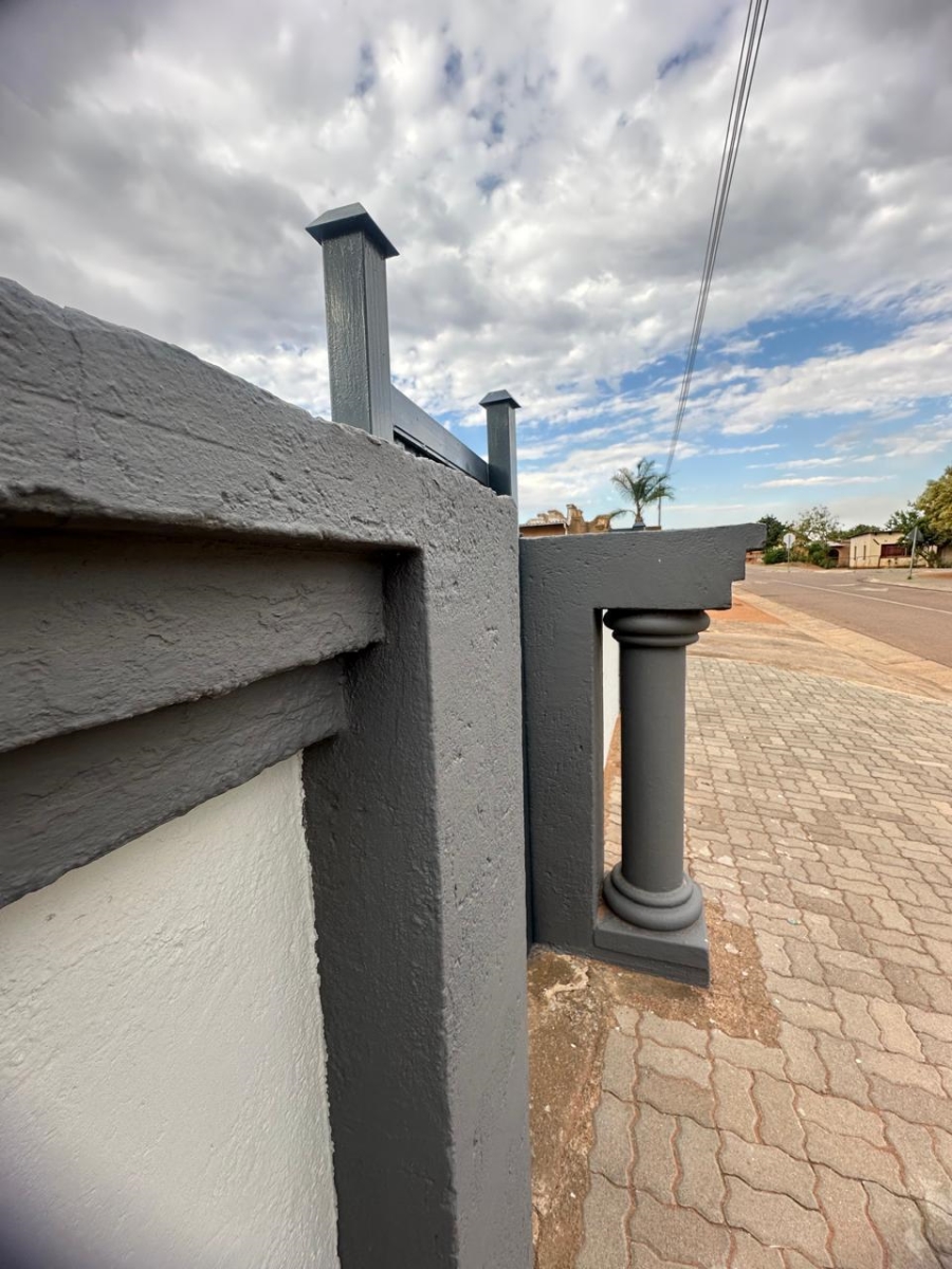 2 Bedroom Property for Sale in Orlando Gauteng