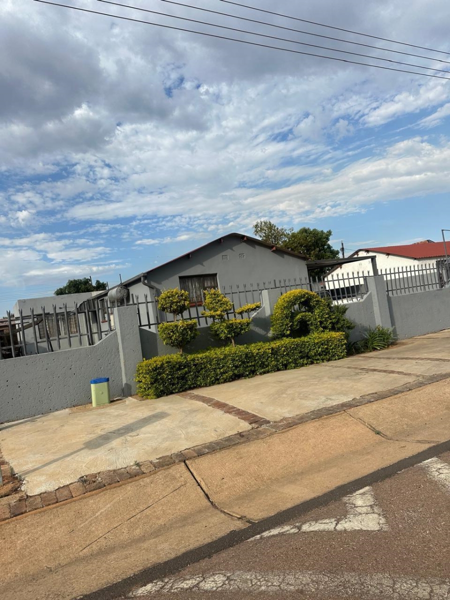 2 Bedroom Property for Sale in Orlando Gauteng