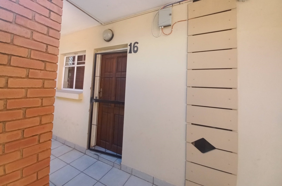 To Let 1 Bedroom Property for Rent in Kosmosdal Gauteng