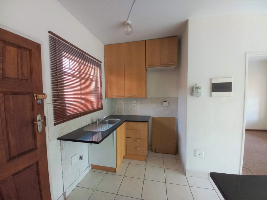 To Let 1 Bedroom Property for Rent in Kosmosdal Gauteng