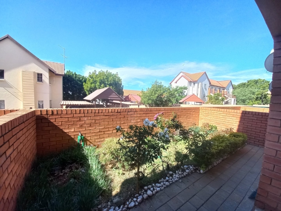 To Let 1 Bedroom Property for Rent in Kosmosdal Gauteng