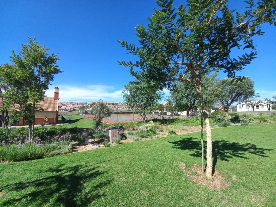 To Let 1 Bedroom Property for Rent in Kosmosdal Gauteng