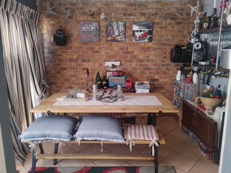 2 Bedroom Property for Sale in Glen Marais Gauteng