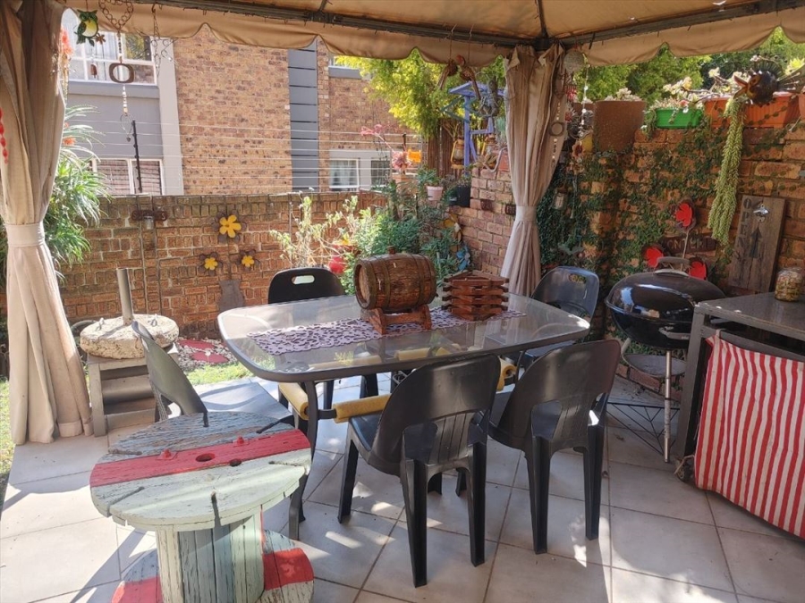 2 Bedroom Property for Sale in Glen Marais Gauteng