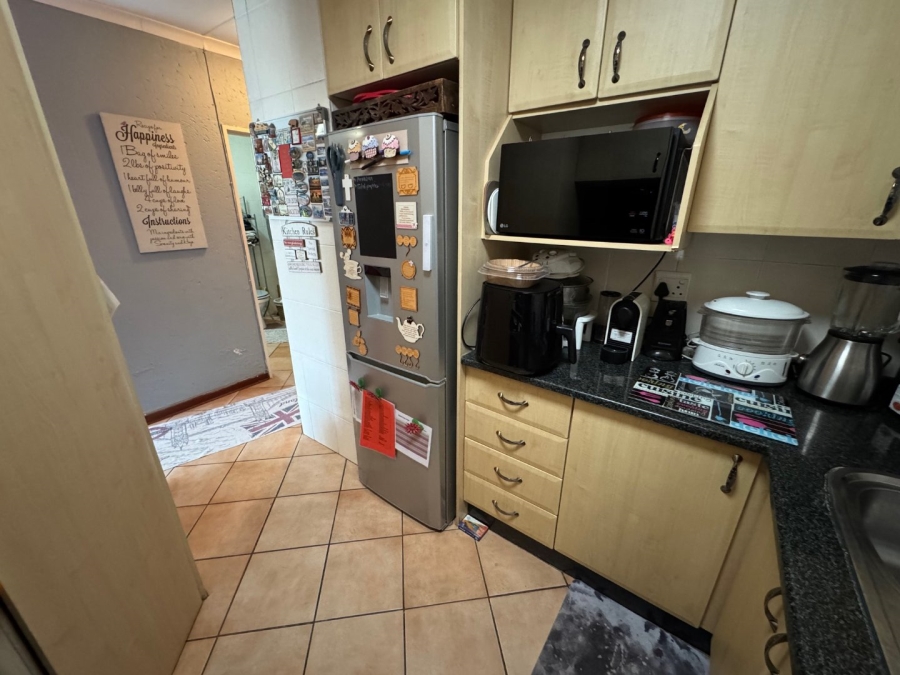2 Bedroom Property for Sale in Glen Marais Gauteng