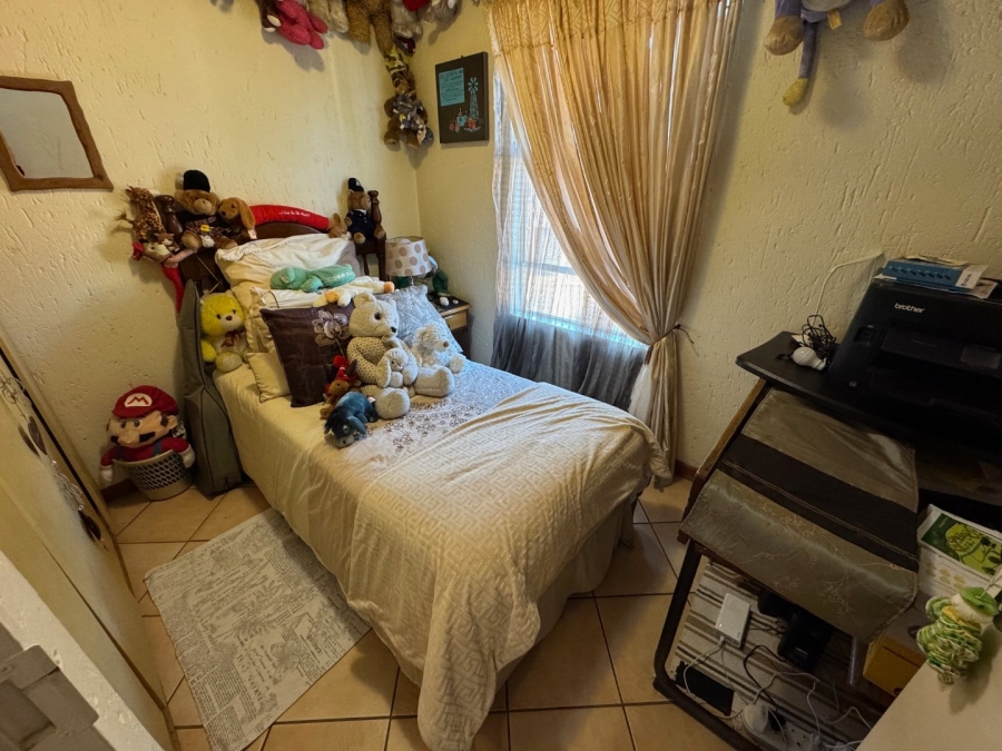 2 Bedroom Property for Sale in Glen Marais Gauteng