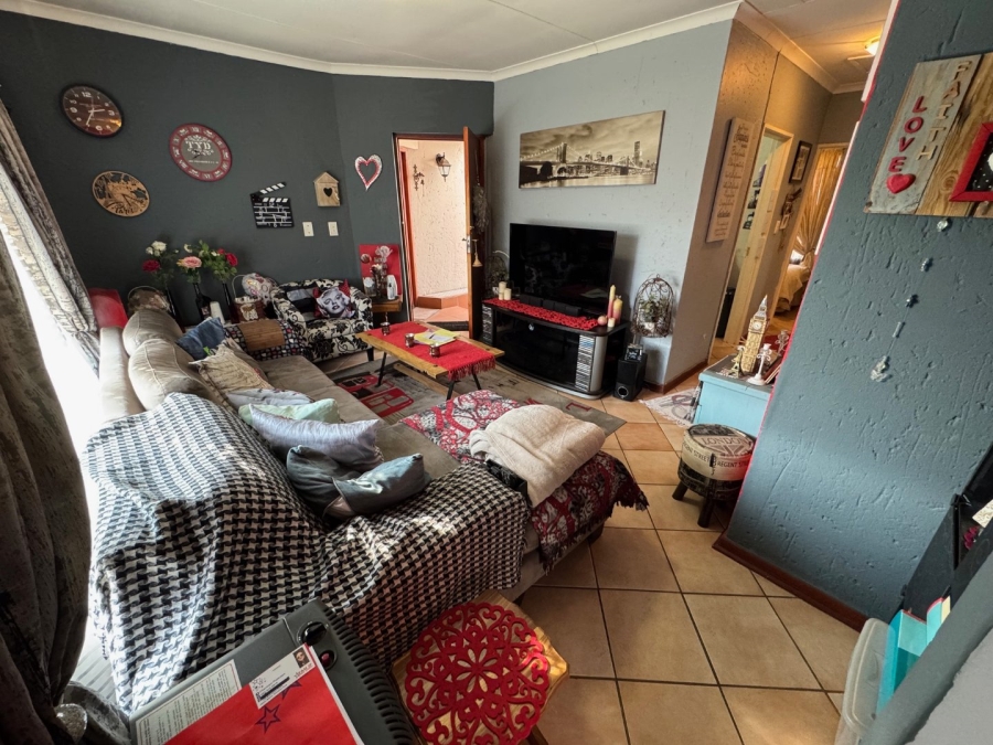 2 Bedroom Property for Sale in Glen Marais Gauteng