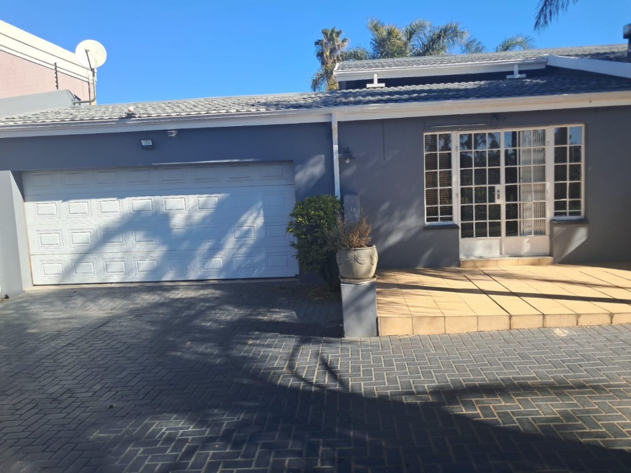To Let 4 Bedroom Property for Rent in Beyers Park Gauteng