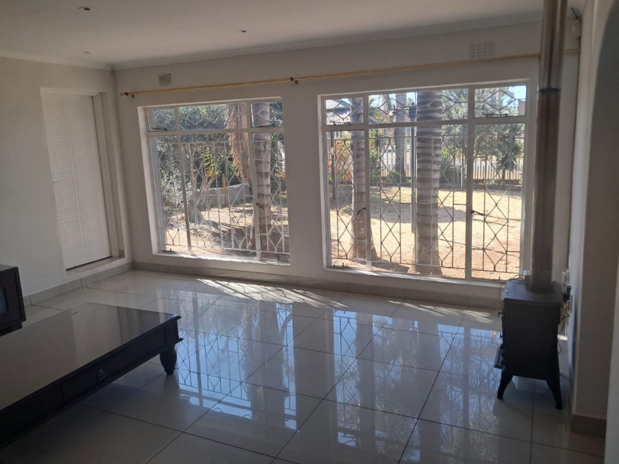 To Let 4 Bedroom Property for Rent in Beyers Park Gauteng