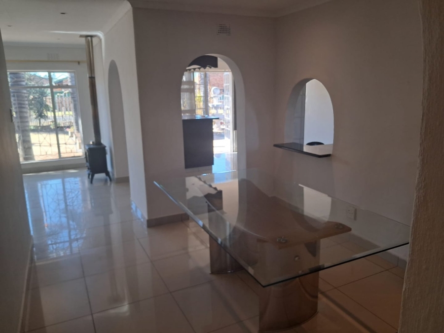 To Let 4 Bedroom Property for Rent in Beyers Park Gauteng