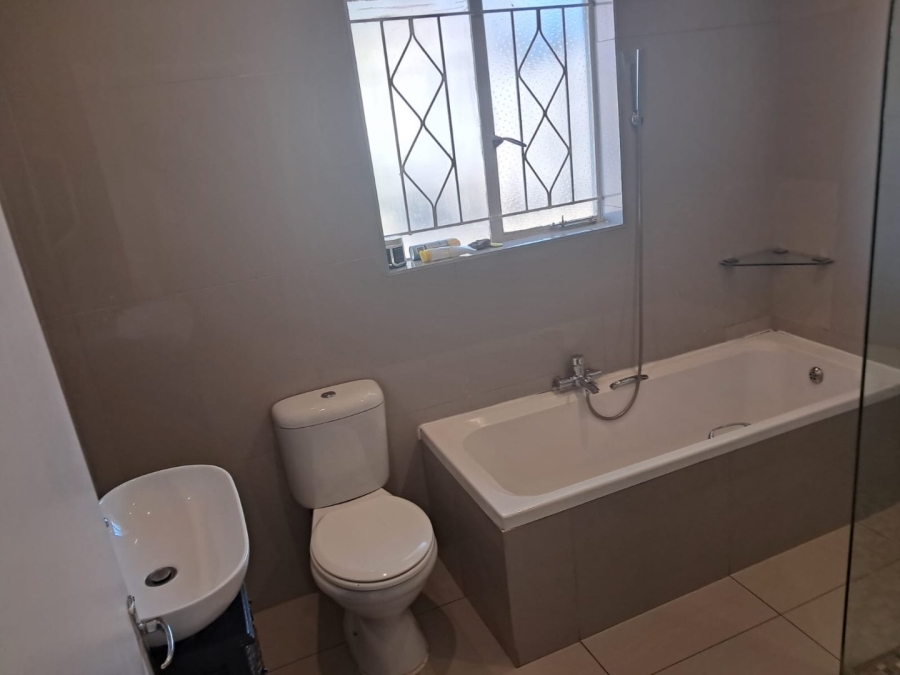 To Let 4 Bedroom Property for Rent in Beyers Park Gauteng