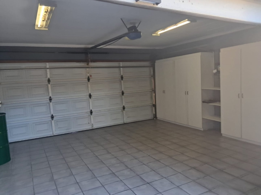 To Let 4 Bedroom Property for Rent in Beyers Park Gauteng