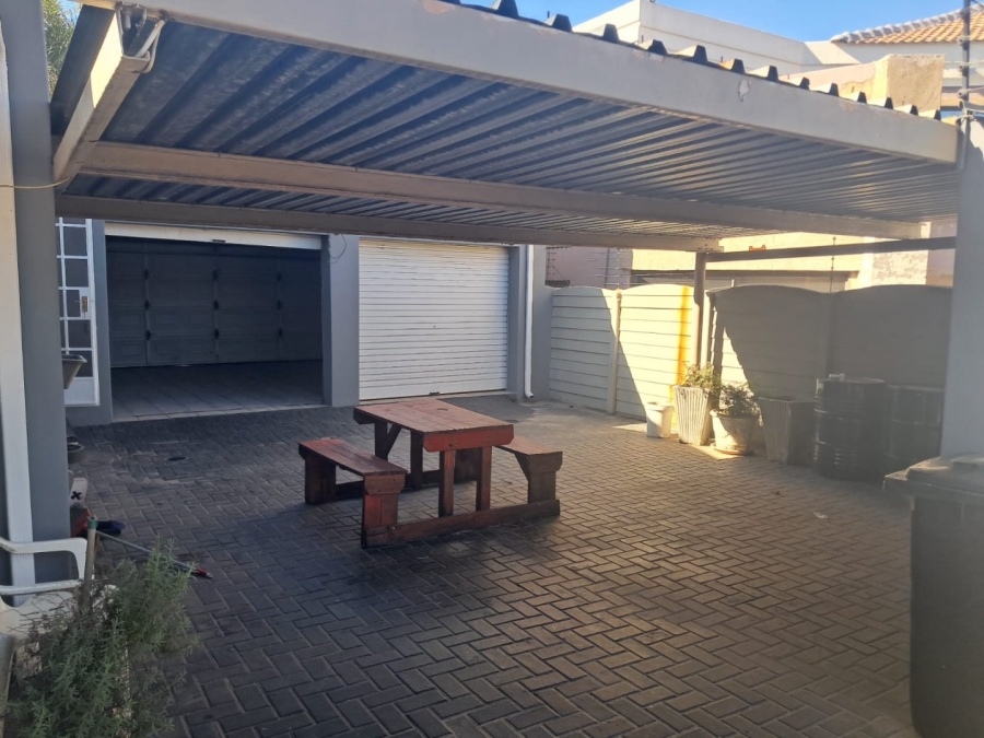 To Let 4 Bedroom Property for Rent in Beyers Park Gauteng