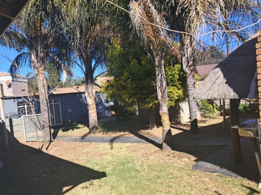 To Let 4 Bedroom Property for Rent in Beyers Park Gauteng