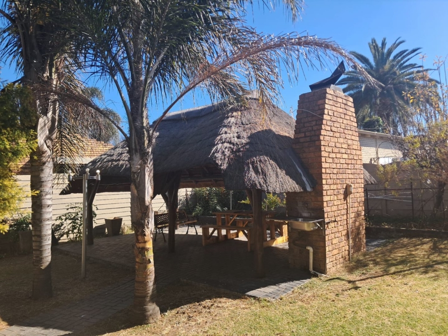 To Let 4 Bedroom Property for Rent in Beyers Park Gauteng