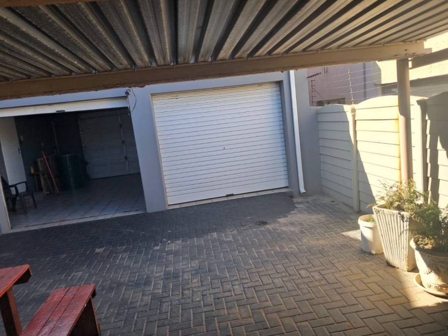 To Let 4 Bedroom Property for Rent in Beyers Park Gauteng