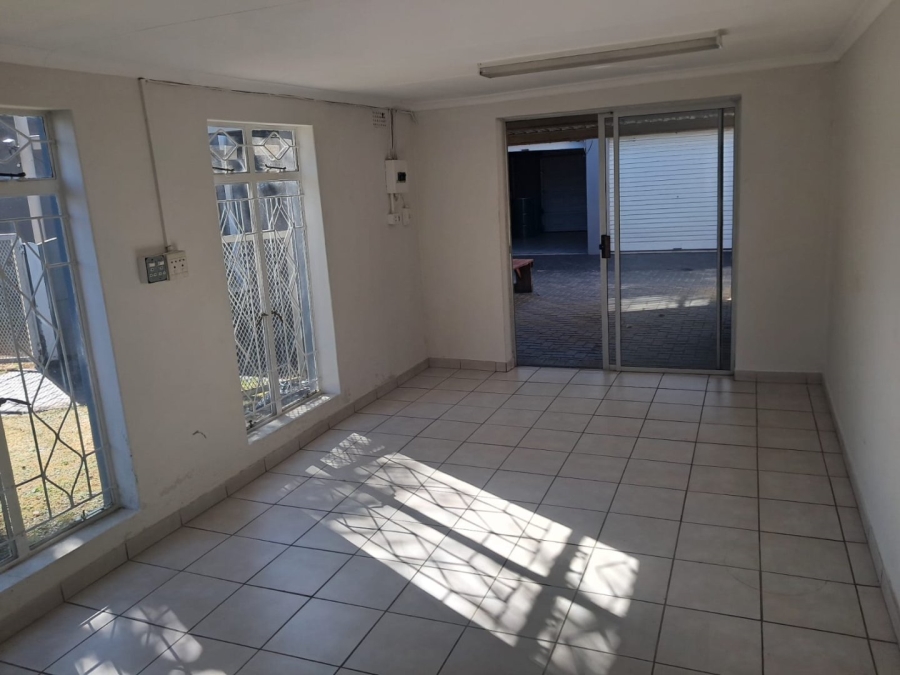 To Let 4 Bedroom Property for Rent in Beyers Park Gauteng