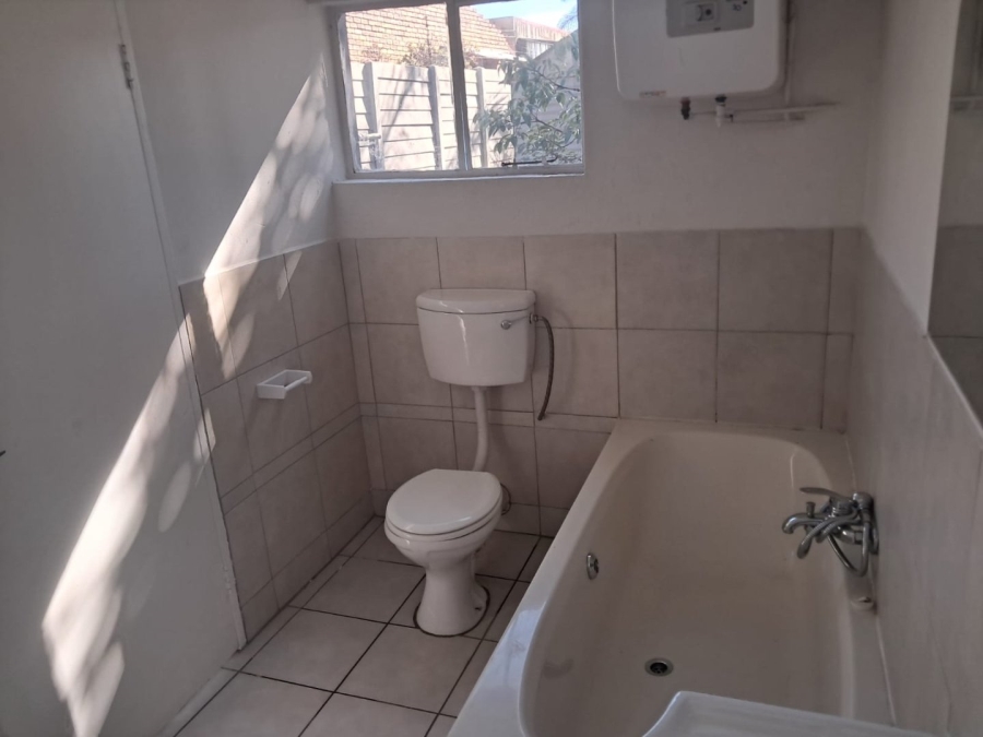 To Let 4 Bedroom Property for Rent in Beyers Park Gauteng