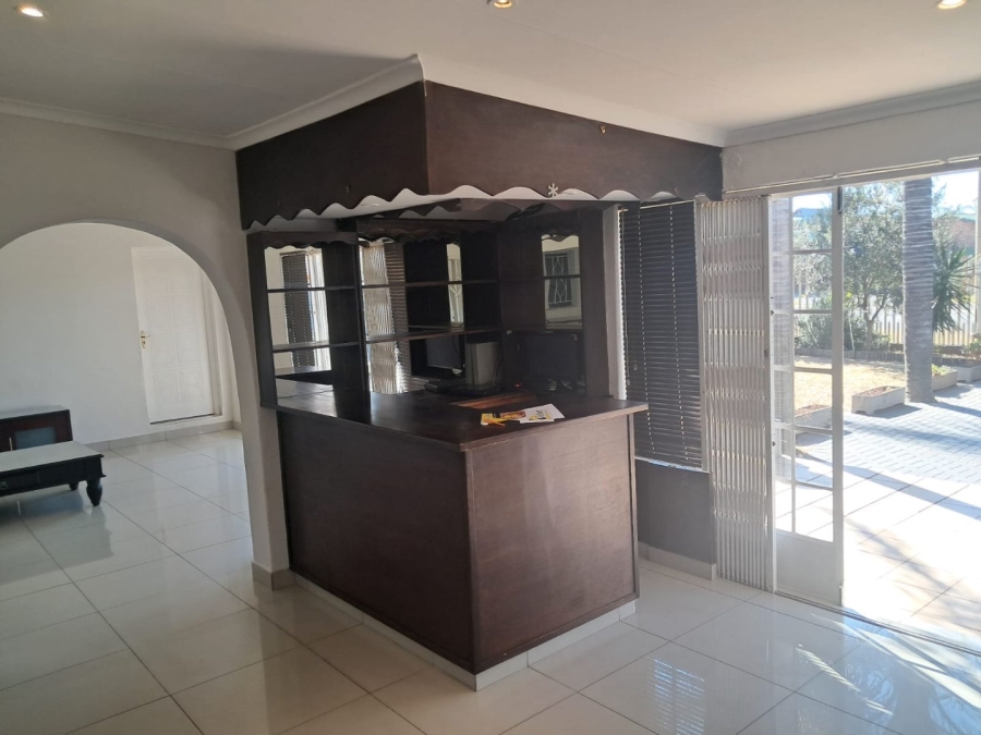 To Let 4 Bedroom Property for Rent in Beyers Park Gauteng
