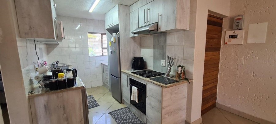 To Let 2 Bedroom Property for Rent in Glenvista Gauteng