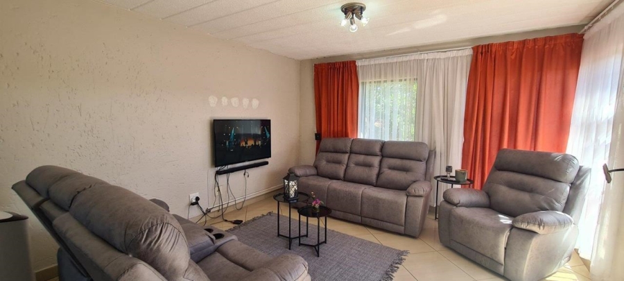 To Let 2 Bedroom Property for Rent in Glenvista Gauteng