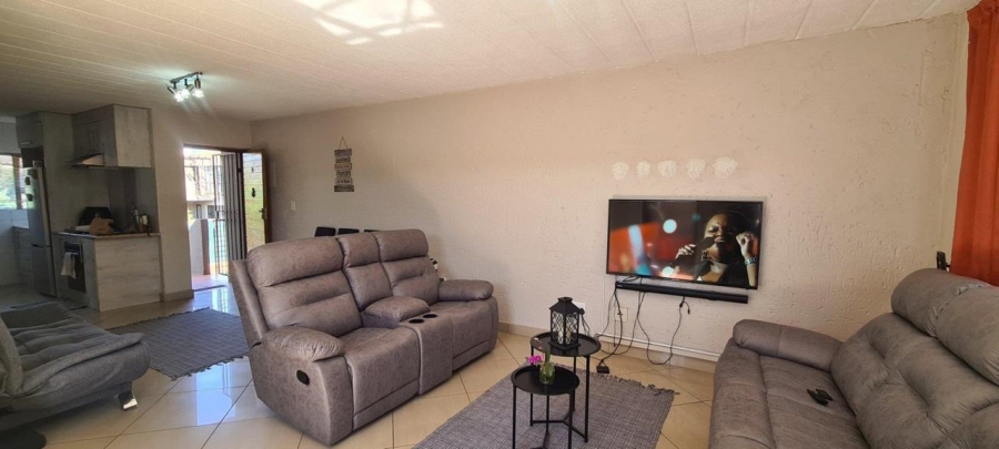To Let 2 Bedroom Property for Rent in Glenvista Gauteng
