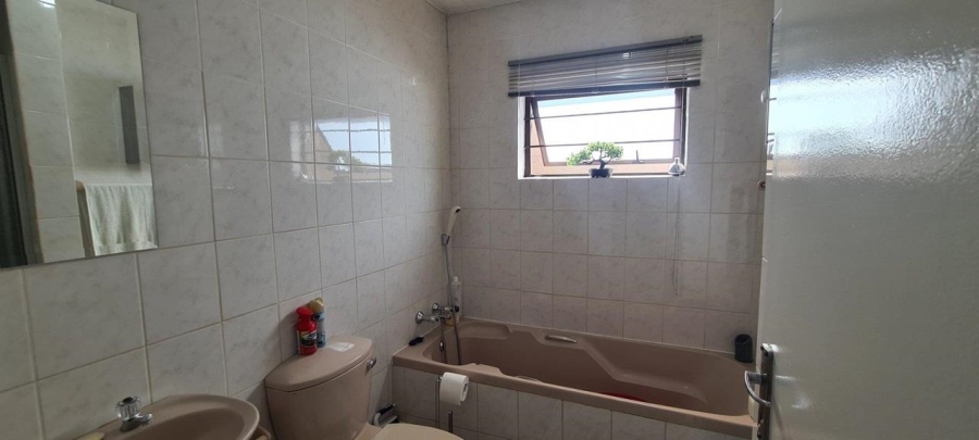 To Let 2 Bedroom Property for Rent in Glenvista Gauteng