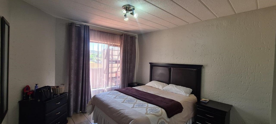 To Let 2 Bedroom Property for Rent in Glenvista Gauteng