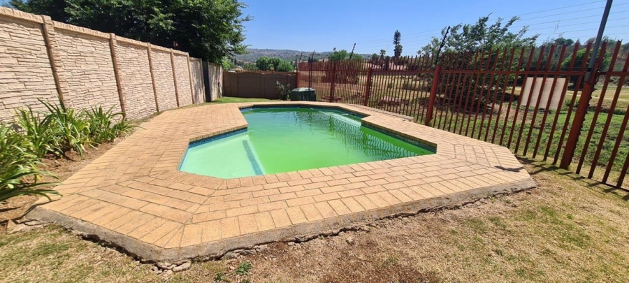 To Let 2 Bedroom Property for Rent in Glenvista Gauteng