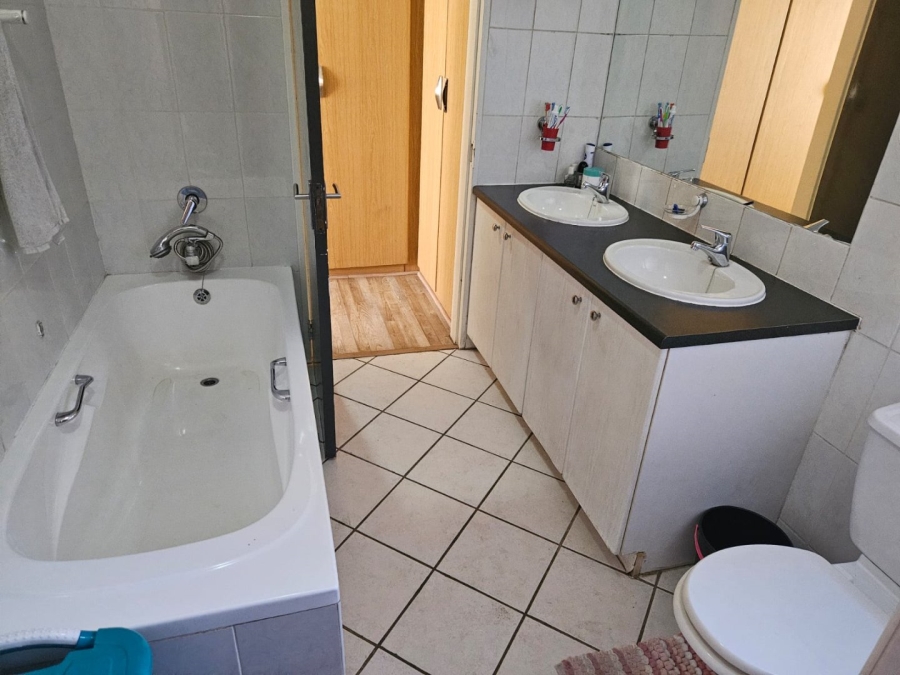 3 Bedroom Property for Sale in Noordhang Gauteng