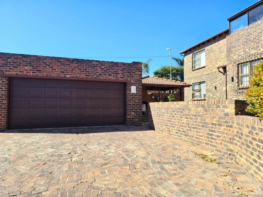 3 Bedroom Property for Sale in Noordhang Gauteng