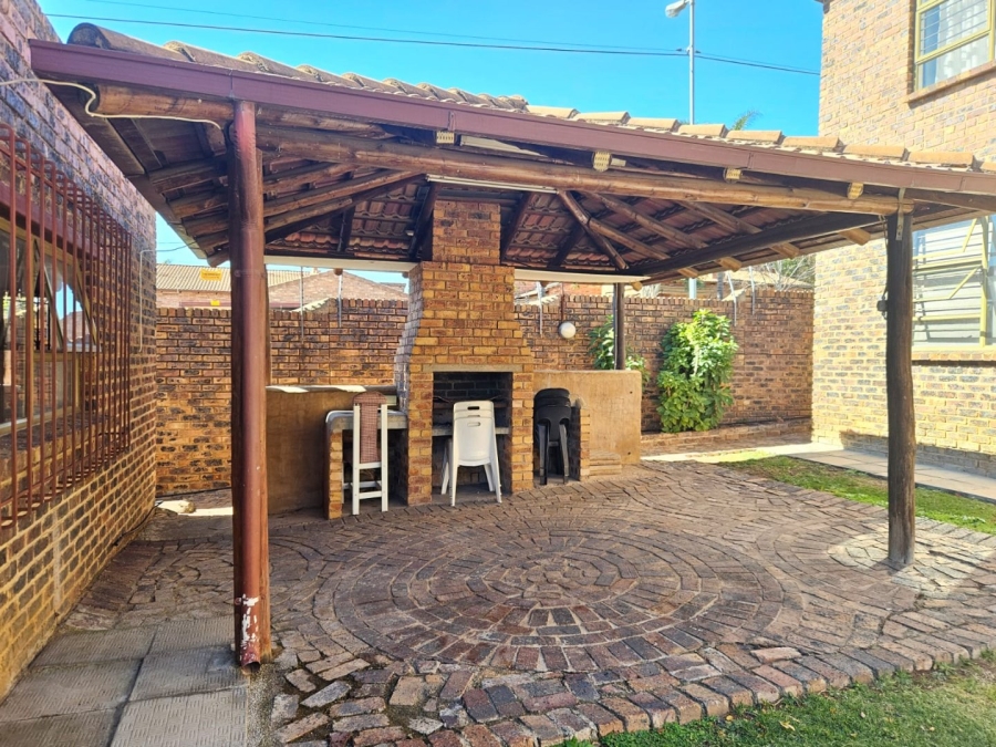 3 Bedroom Property for Sale in Noordhang Gauteng
