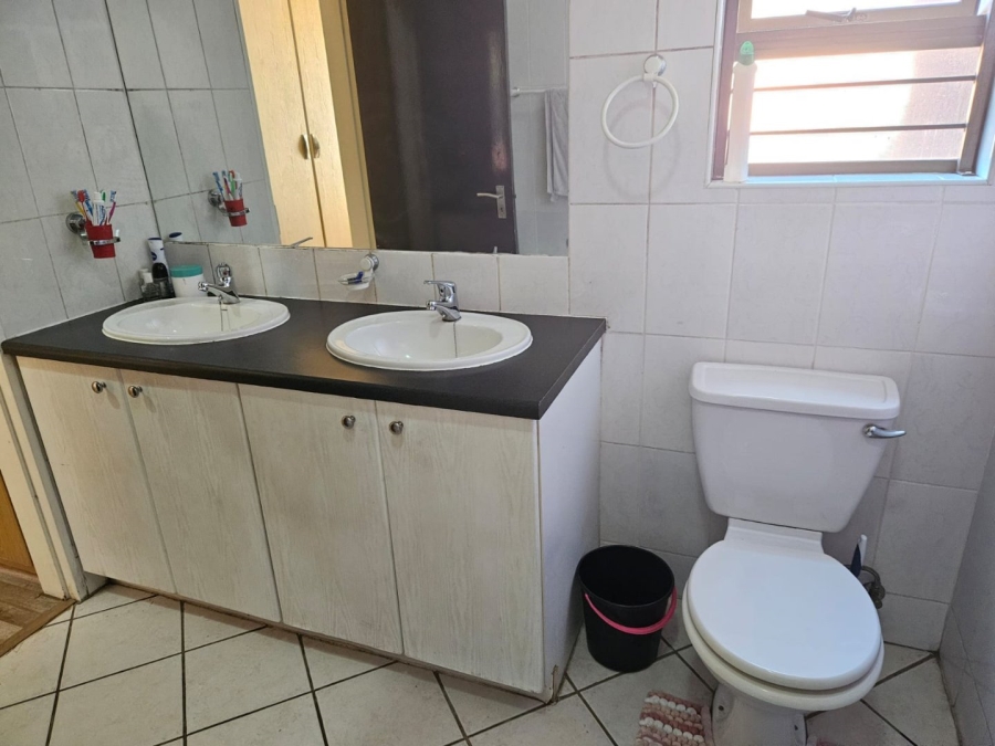 3 Bedroom Property for Sale in Noordhang Gauteng