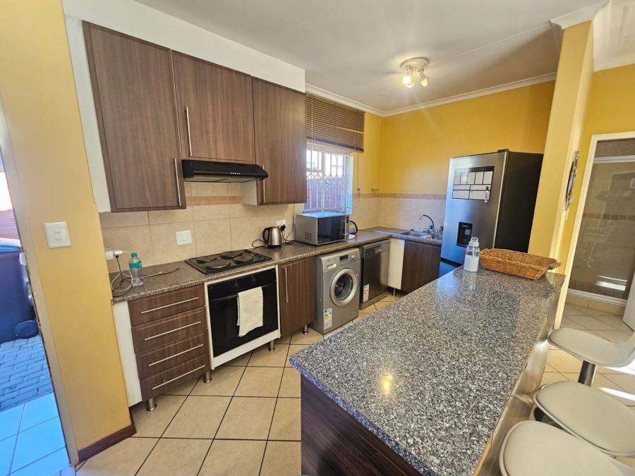 To Let 3 Bedroom Property for Rent in Monavoni Gauteng