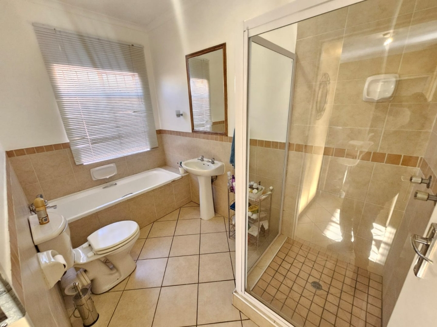 To Let 3 Bedroom Property for Rent in Monavoni Gauteng