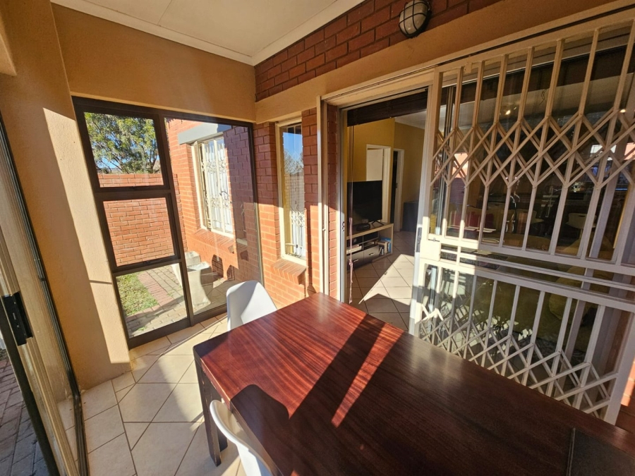 To Let 3 Bedroom Property for Rent in Monavoni Gauteng