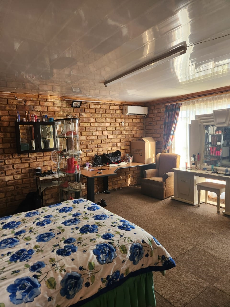 3 Bedroom Property for Sale in Haakdoornboom AH Gauteng