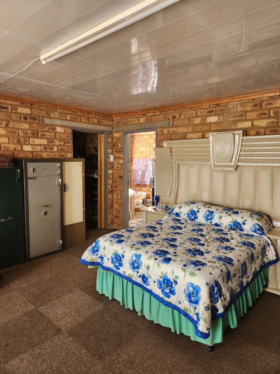 3 Bedroom Property for Sale in Haakdoornboom AH Gauteng