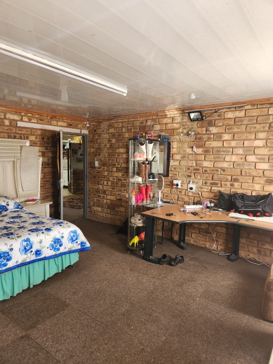 3 Bedroom Property for Sale in Haakdoornboom AH Gauteng
