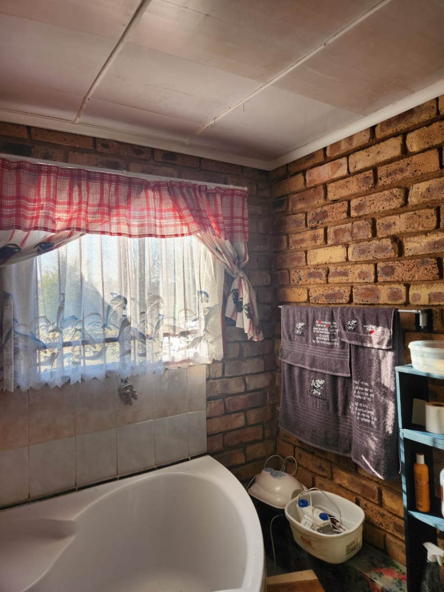 3 Bedroom Property for Sale in Haakdoornboom AH Gauteng