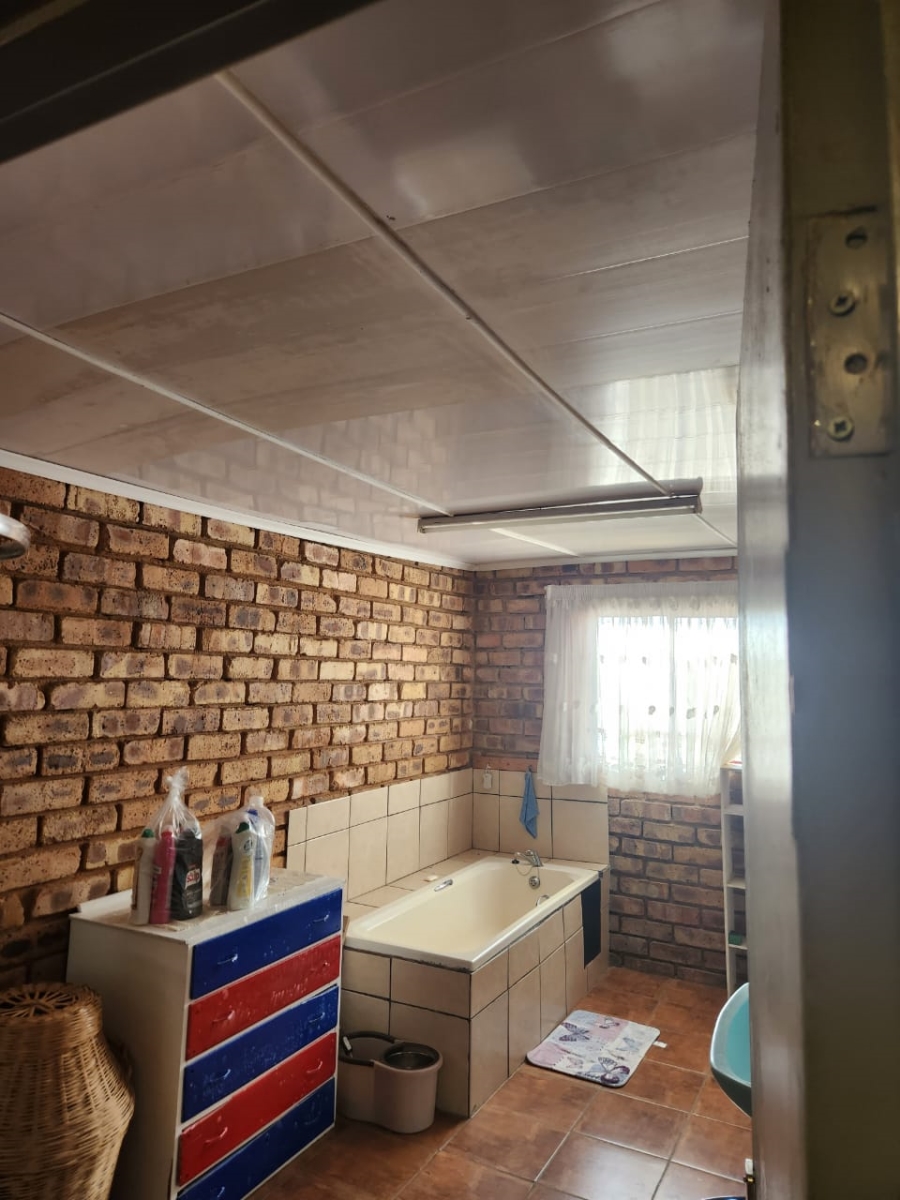 3 Bedroom Property for Sale in Haakdoornboom AH Gauteng