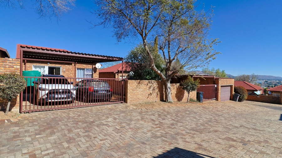 2 Bedroom Property for Sale in Wilgeheuwel Gauteng